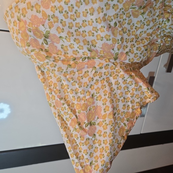 Primark Floral V Neck Flutter Sleeve Peplum Crop Top Size 12 Large - Picture 5 of 8